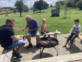 Grillen der Knacker und Würstel