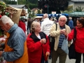 Prosit mit einem Mohn-Eierlikör