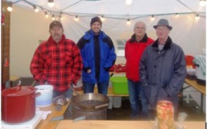 Unser Team im Zelt - Heiße Maroni und heiße Getränke 